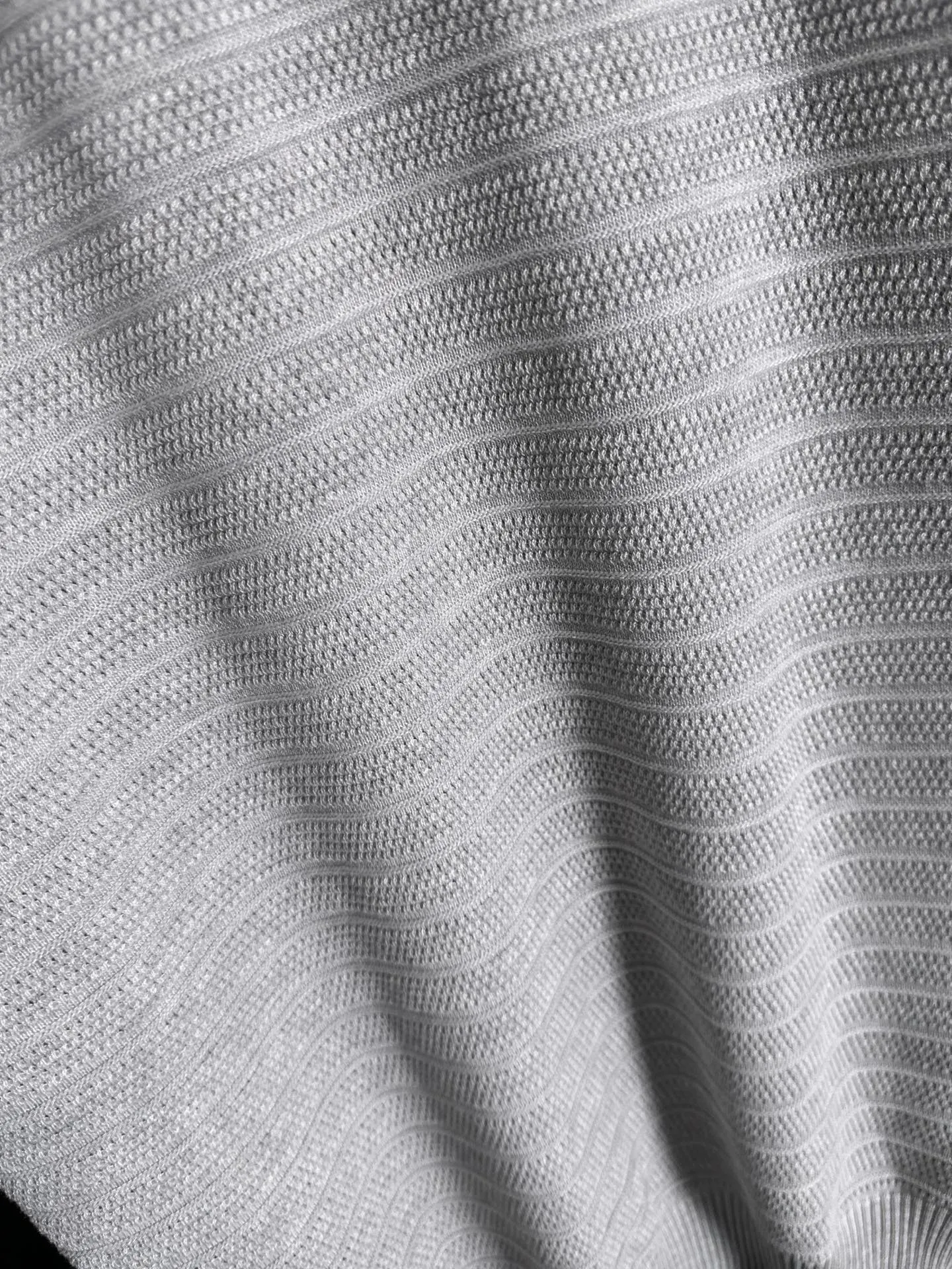 Next day shipment LP high quality Loro Piana 26ss New Arrival men's short-sleeved T-shirt Made of combed cotton yarn knitted cotton fabric, no pressure when entering and exiting the counter Exclusive control of raw materials It feels substantial when weighed, and the upper body is more textured than ordinary T-shirts. This texture can cope with the weather easily and is suitable for both hot and cold! Loose fit design, looks noble. The only correct version is available Size: M to XXXL